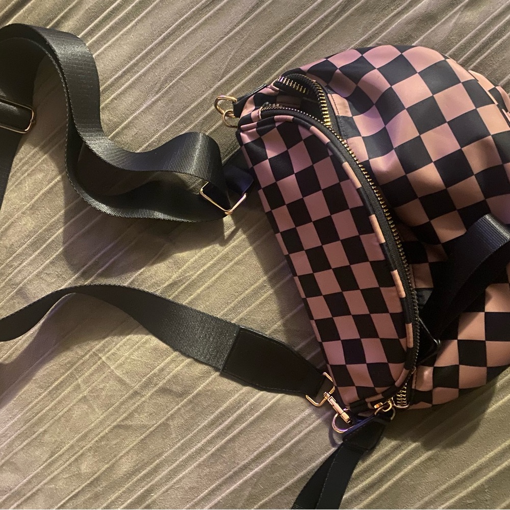 Chic Checkered Crossbody Bag in Pink and Black